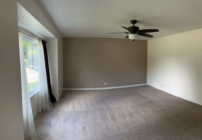 Photo - 232 Shawn Dr