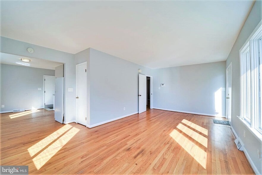 1912 S Glebe Rd