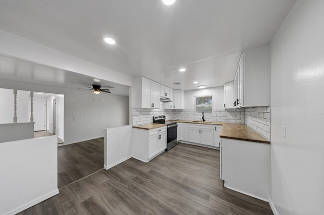 Photo - 3232 Parker Dr