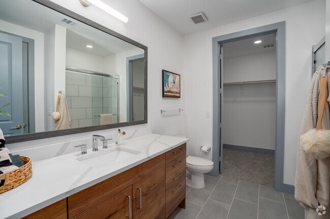 2BR, 2BA - 1,228SF - Bathroom