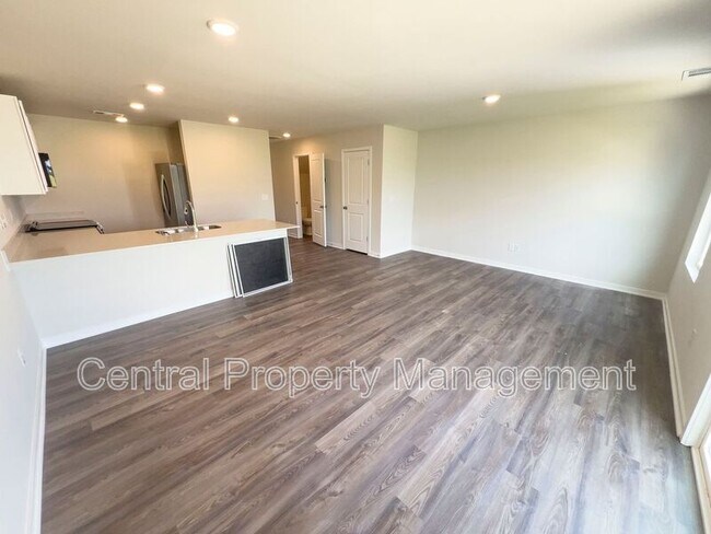 Photo - 6014 Tavener Dr