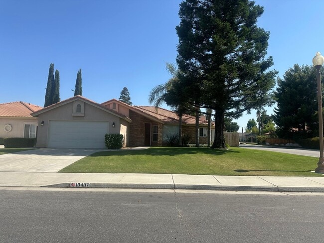 READY NOW! Corner home with a private SPAR... - READY NOW! Corner home with a private SPAR...