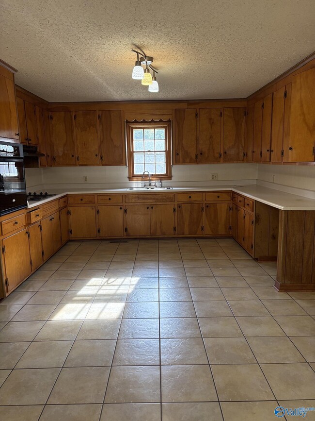 19557 Edgewood Rd