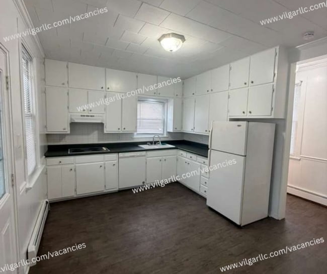 Building Photo - 136 Matteson St Unit 1st Floor