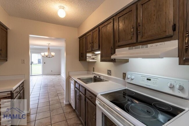 Photo - 901 Olmstead Dr