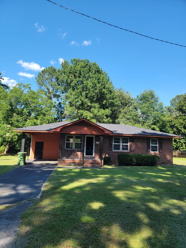 Photo - 1104 Elmgrove Ave House