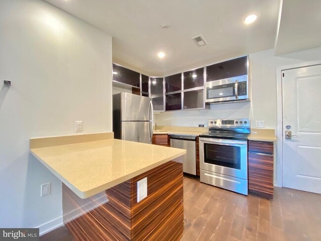 Building Photo - 1 W Main St Unit 307 Rental