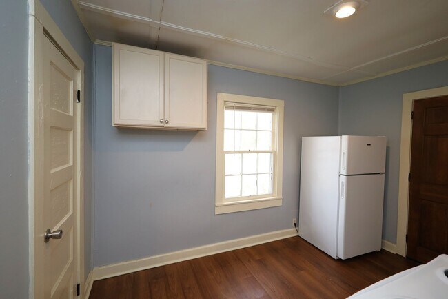 Photo - 300 E 6th St