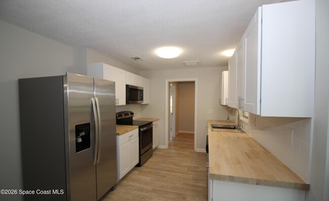 Photo - 75 Rivercliff Ln