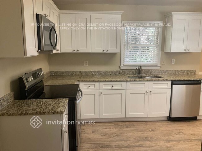 Photo - 686 Rollingwood Pl