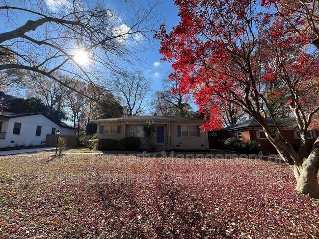 Photo - 1932 Sandhurst Dr