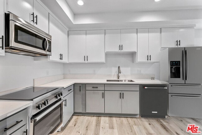 Photo - 4643 W 18th St