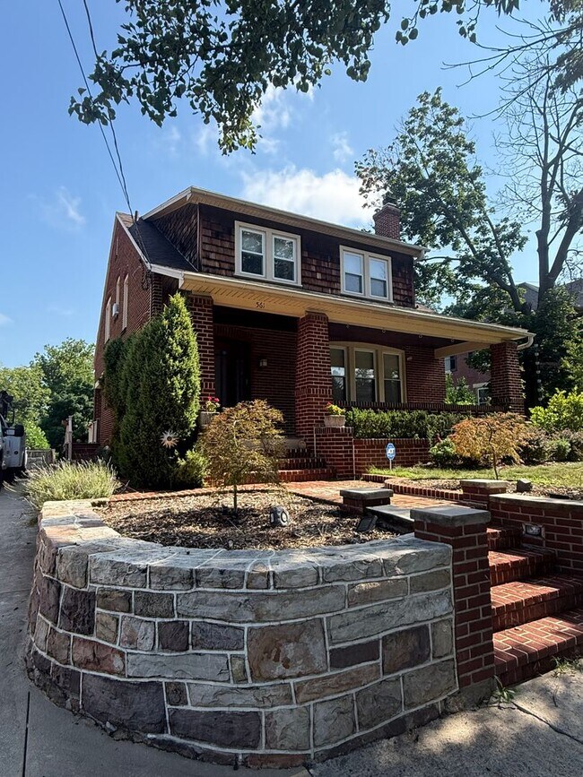 561 Montgomery Ave