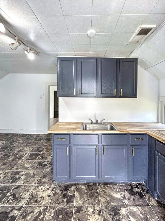 Photo - 3295 W 46th St