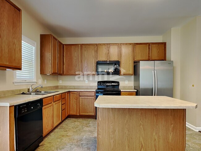 Photo - 803 Derwent Pl