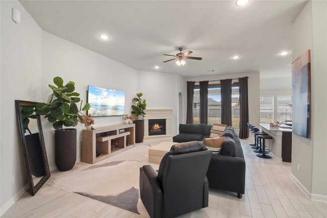 Building Photo - 24727 Horsetooth Dr