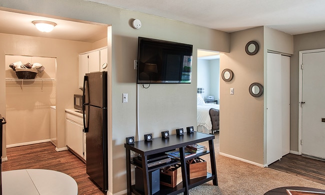 The Summit at Ridgewood Apartment and Townhomes