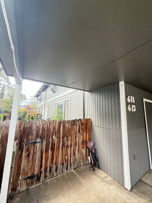 Building Photo - M611/613 W. 13th St Unit 611