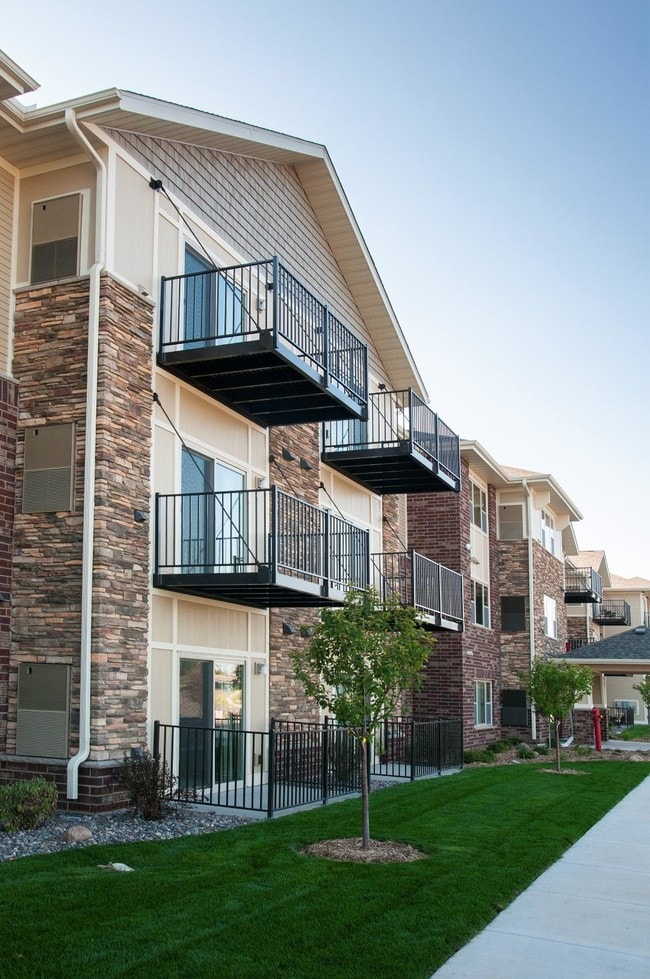 Photo - Lakeville Pointe Apartments