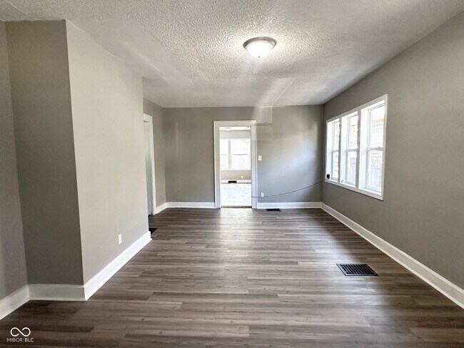 Photo - 2921 E Brookside Ave