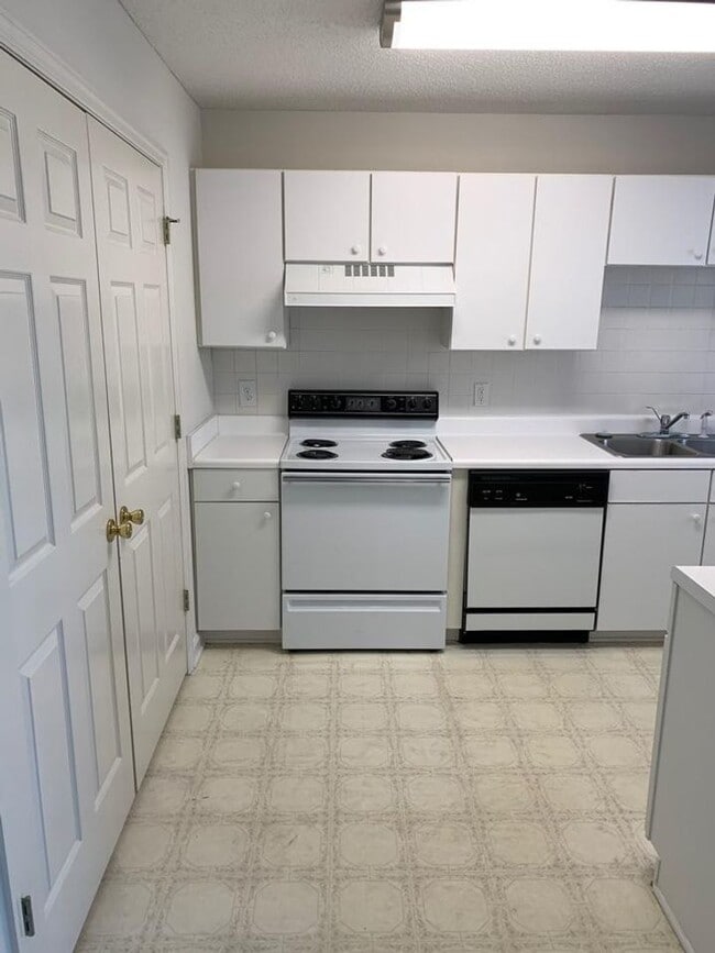 Photo - 2 bedroom 2 bath condo. Second Floor $1350/month