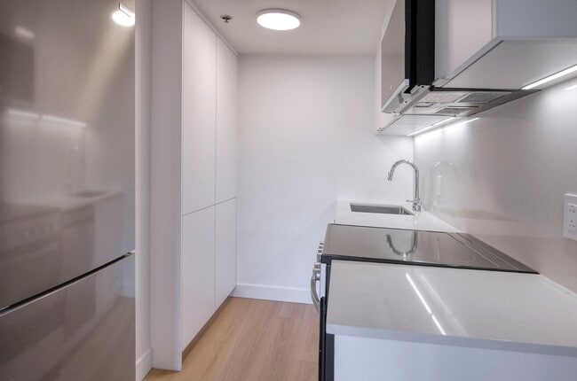 Building Photo - 3455 Rue Aylmer Unit 410