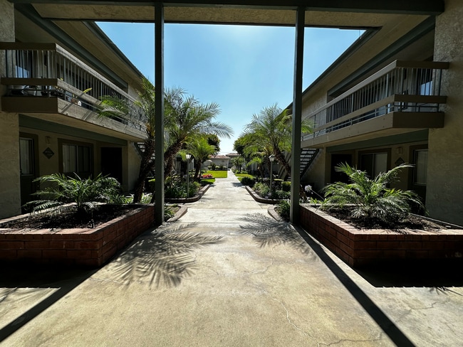 Las Mariposas Apartments