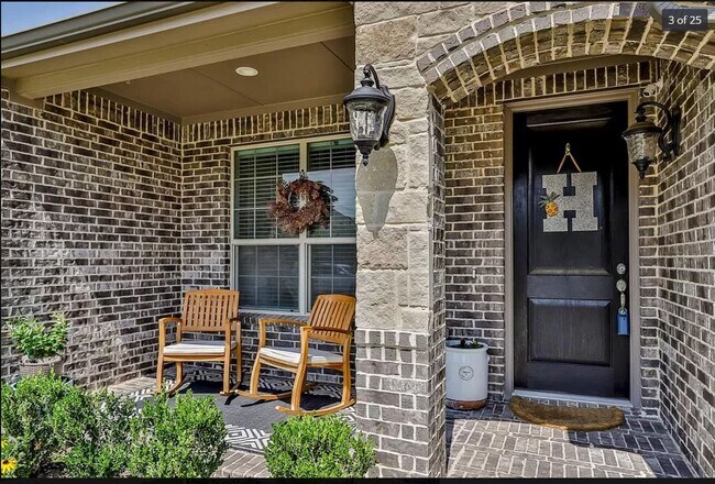 Front Patio - 808 Parkside Dr