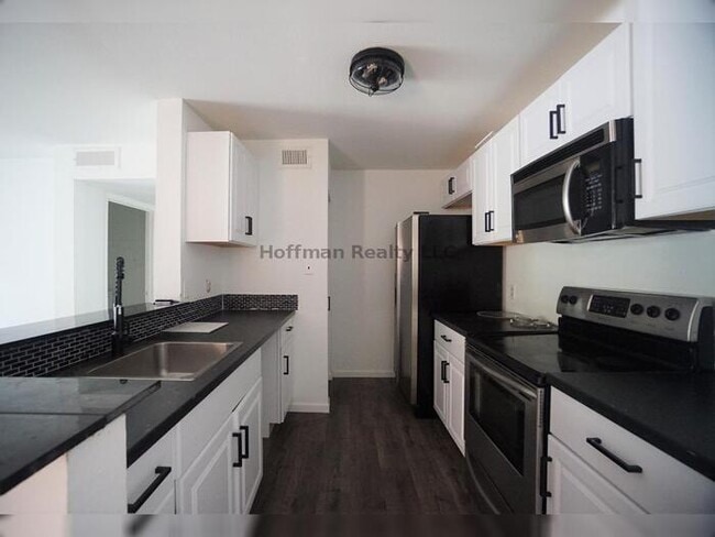 Photo - Spacious 1-Bedroom Condo with Modern Upgra... Unidad 1801
