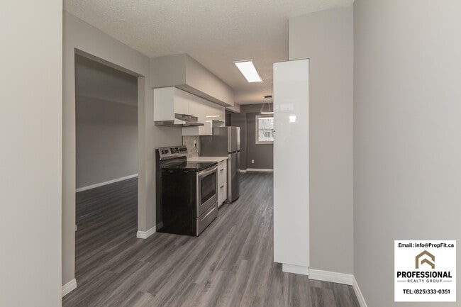 Photo - 116 Centennial Crt NW