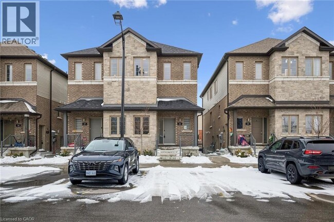 Photo - 205 W Oak Trl