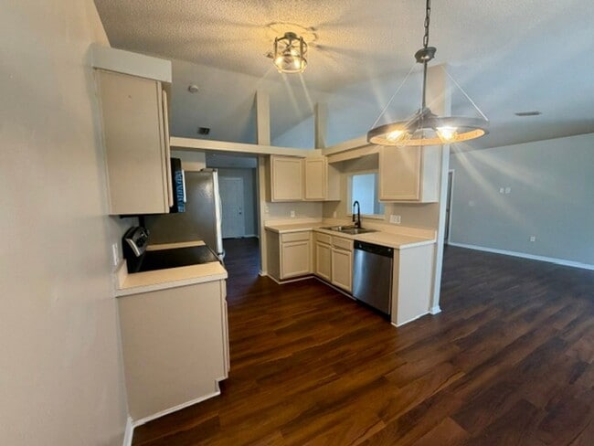 Photo - 3175 Victoria Dr