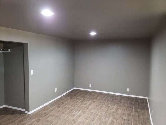 Photo - 5775 Unit 5775 Lower