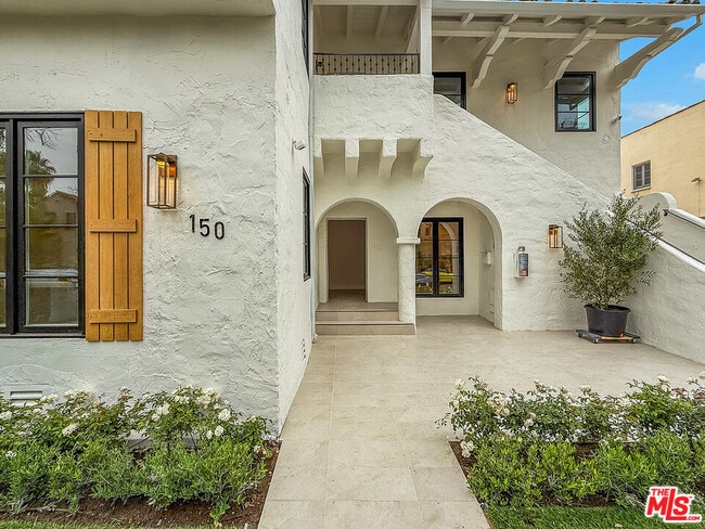 Photo - 150 N Arnaz Dr Unidad C