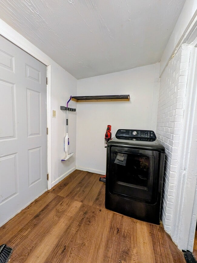 Photo - 48 Douglas St