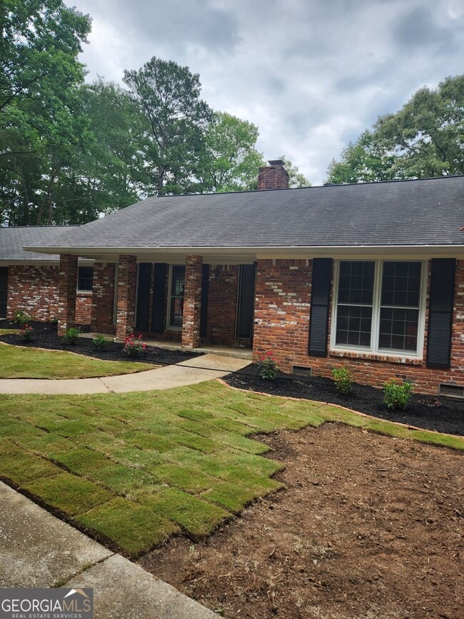 Building Photo - 130 Sandy Dr