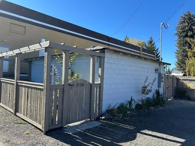 Building Photo - Newly Remodled Studio in Downtown Redmond