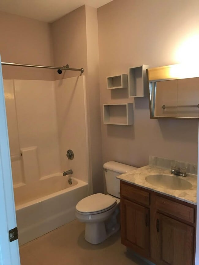 2nd Full Bath - 18 Harbor Ave Unit 412 Meridian Place