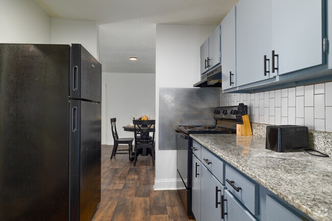 1BR, 1BA - 720SF - Kitchen