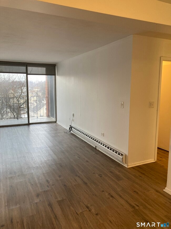 Photo - 87 Glenbrook Rd Unit APT 6E