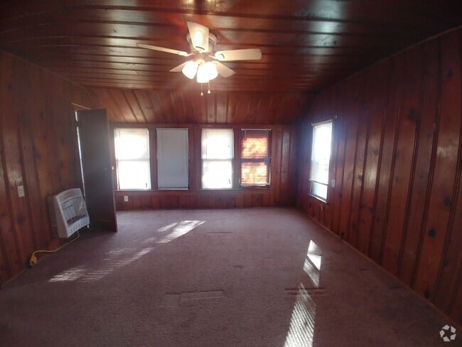 Building Photo - Studio Garage Apartment with Water/Trash/G...