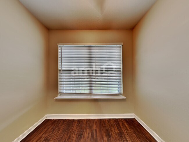 Photo - 7666 Coatbridge Ter
