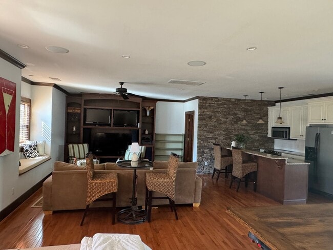 Photo - 507 James Blvd