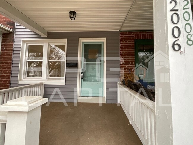 Building Photo - 2006 Holly St