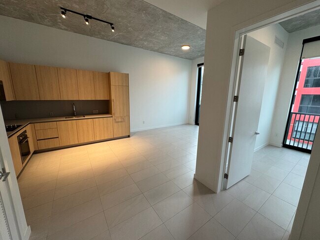 VISTA DEL PLANO - 112 NW 31st St Unidad A2