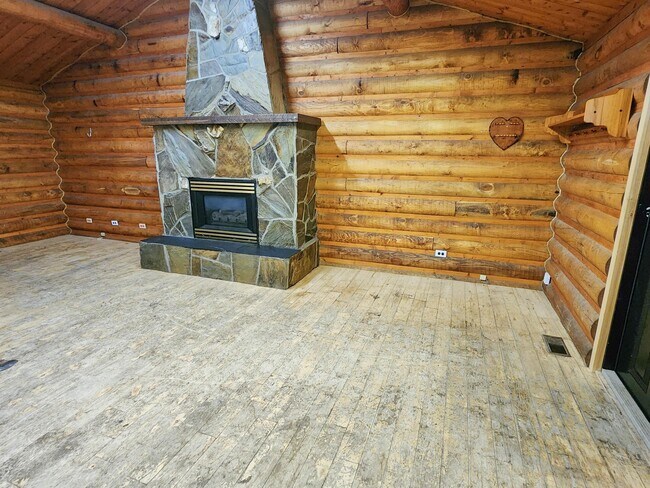 Photo - 12672 Mukluk Front