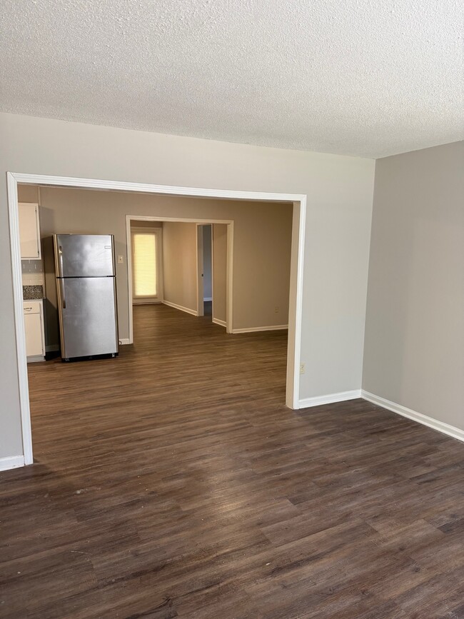 Photo - 505 S Main Ext