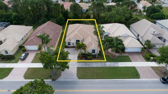 Photo - 665 SW Lake Charles Cir