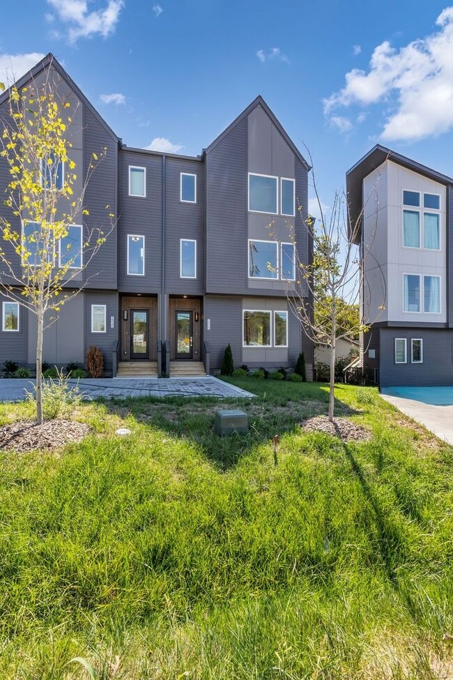 Building Photo - Amazing New Construction in North Nashville!