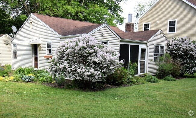 Building Photo - 89 Twin Coves Rd Rental